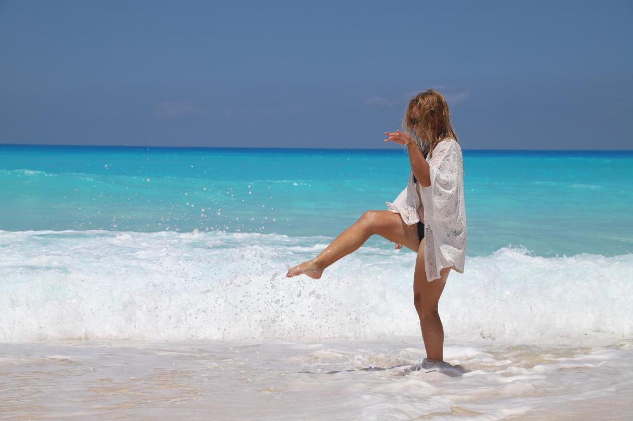 Tolip North Coast Hotel El Alamein Exterior photo A woman on a beach